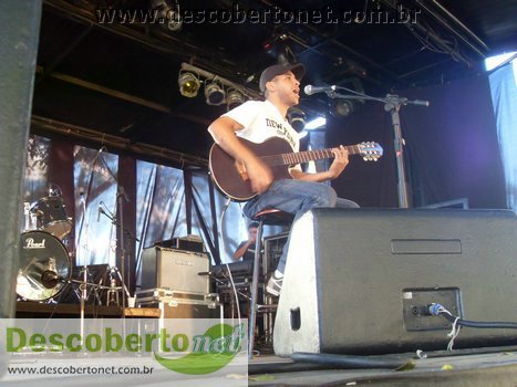 Claudinho Voz e Violao.JPG